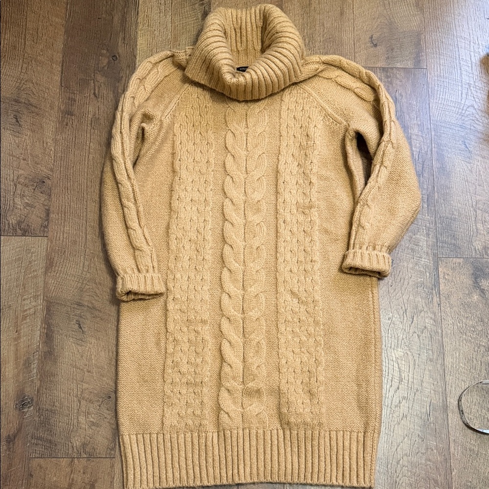Banana Republic Camel Cable Knit Turtleneck Sweater